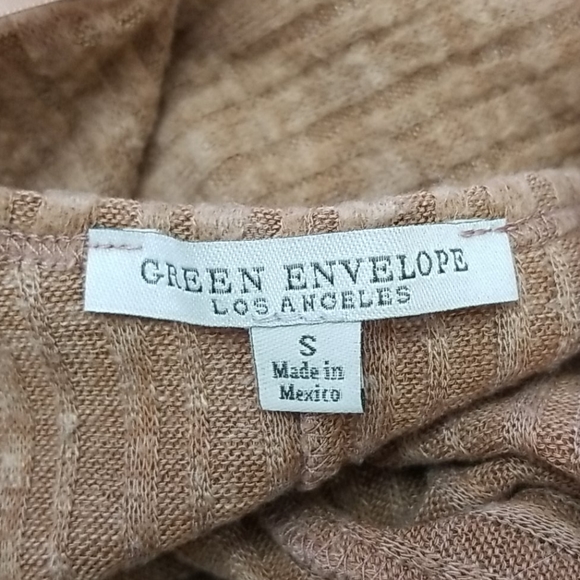 Green Envelope Tie Front 3/4 Sleeve Top - Picture 5 of 6